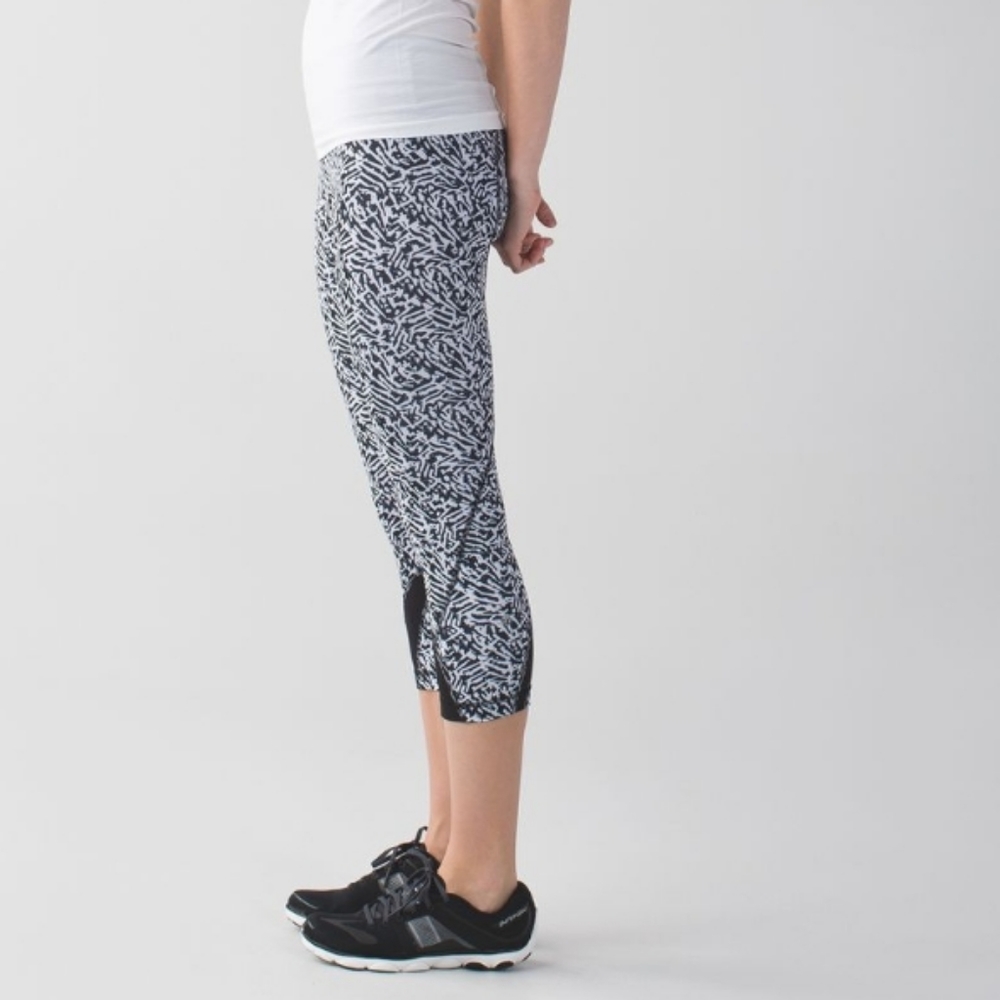 👀 Lululemon Inspire Crop